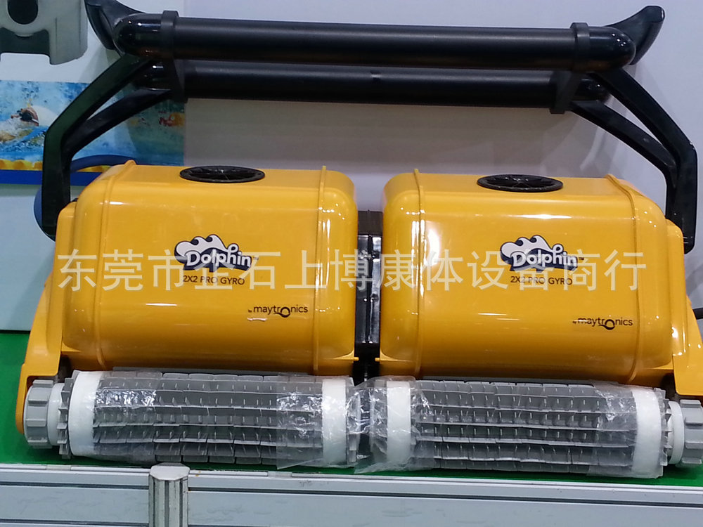 海豚双体吸污机