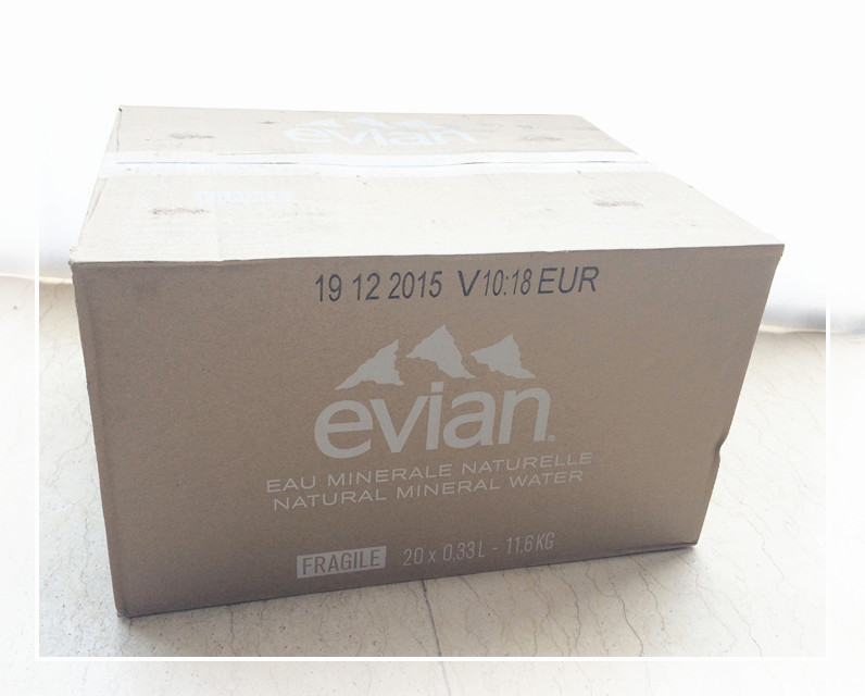 法國(guó)Evian依云正品 純天然礦泉水健康 330ml*24支 玻璃瓶 可批發(fā)