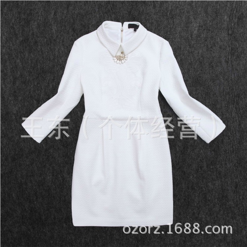 女装白色镶孔雀珠宝长袖背后长拉链一步裙连衣裙子