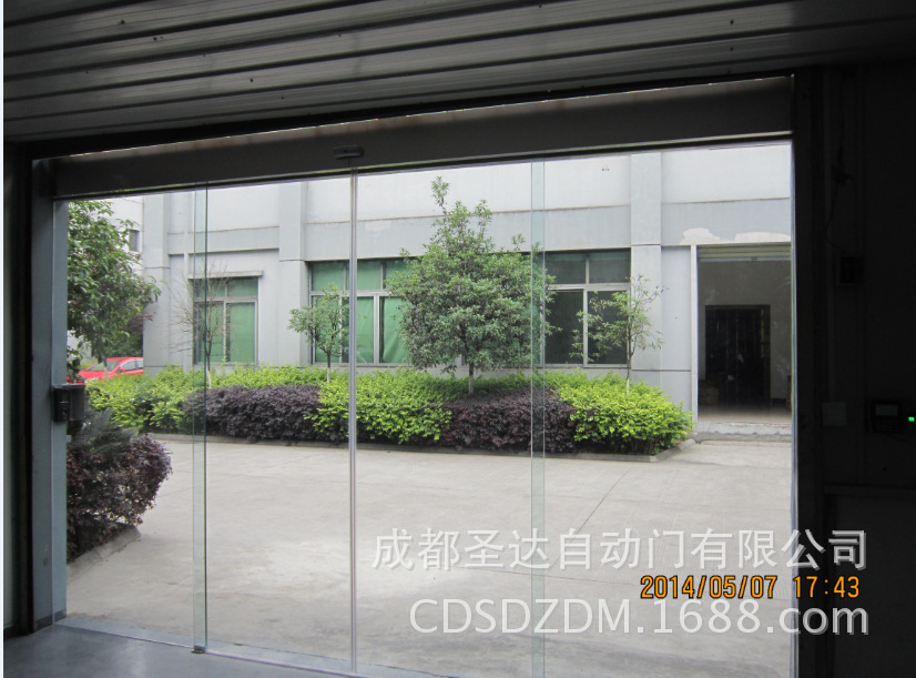 郫县现代工业港指纹考勤门5