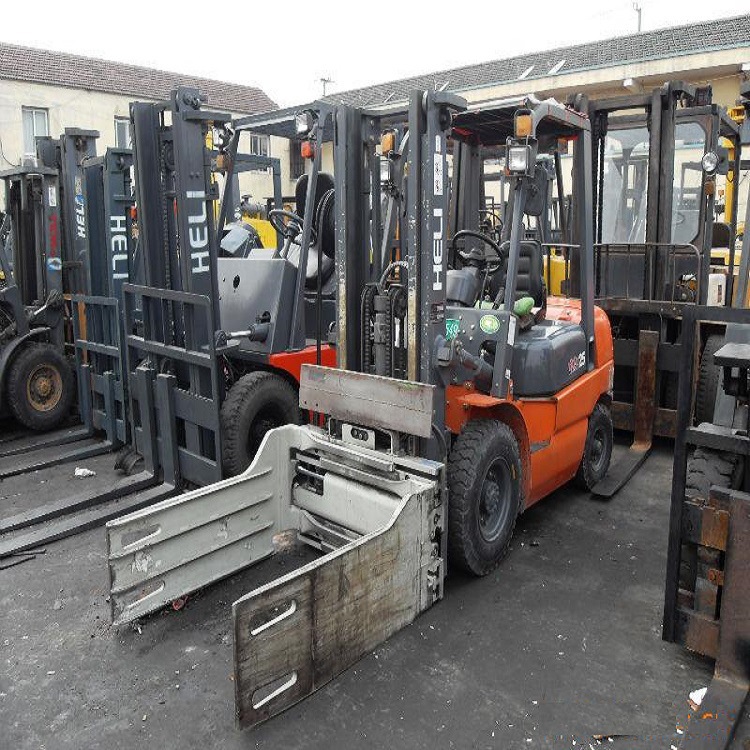 1027683683_1951729827