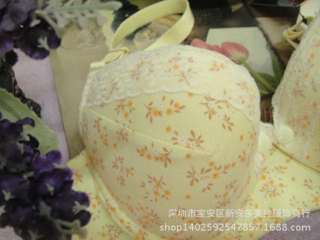 淺黃色印花蕾絲小邊