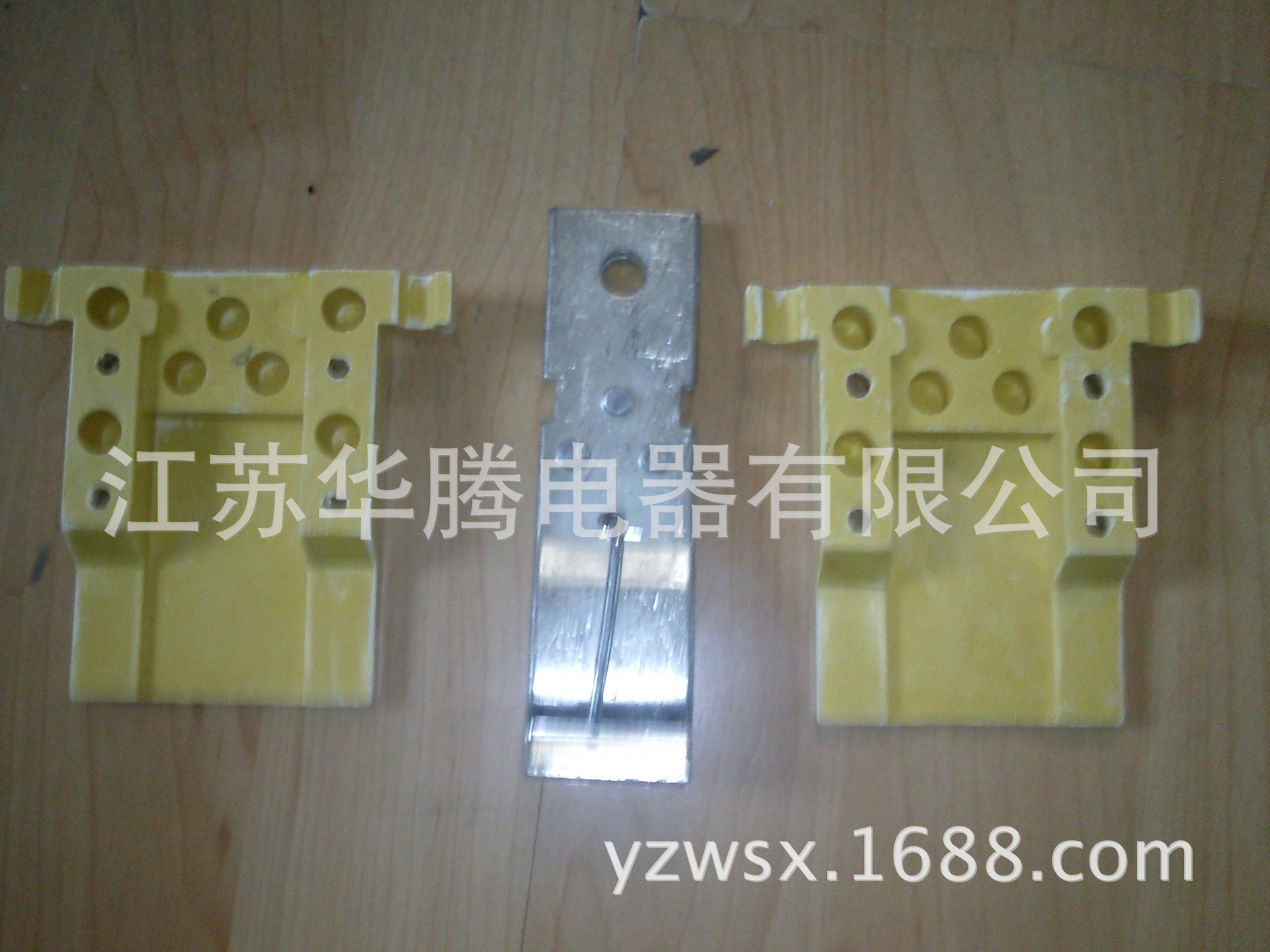 独立型母线槽插接件