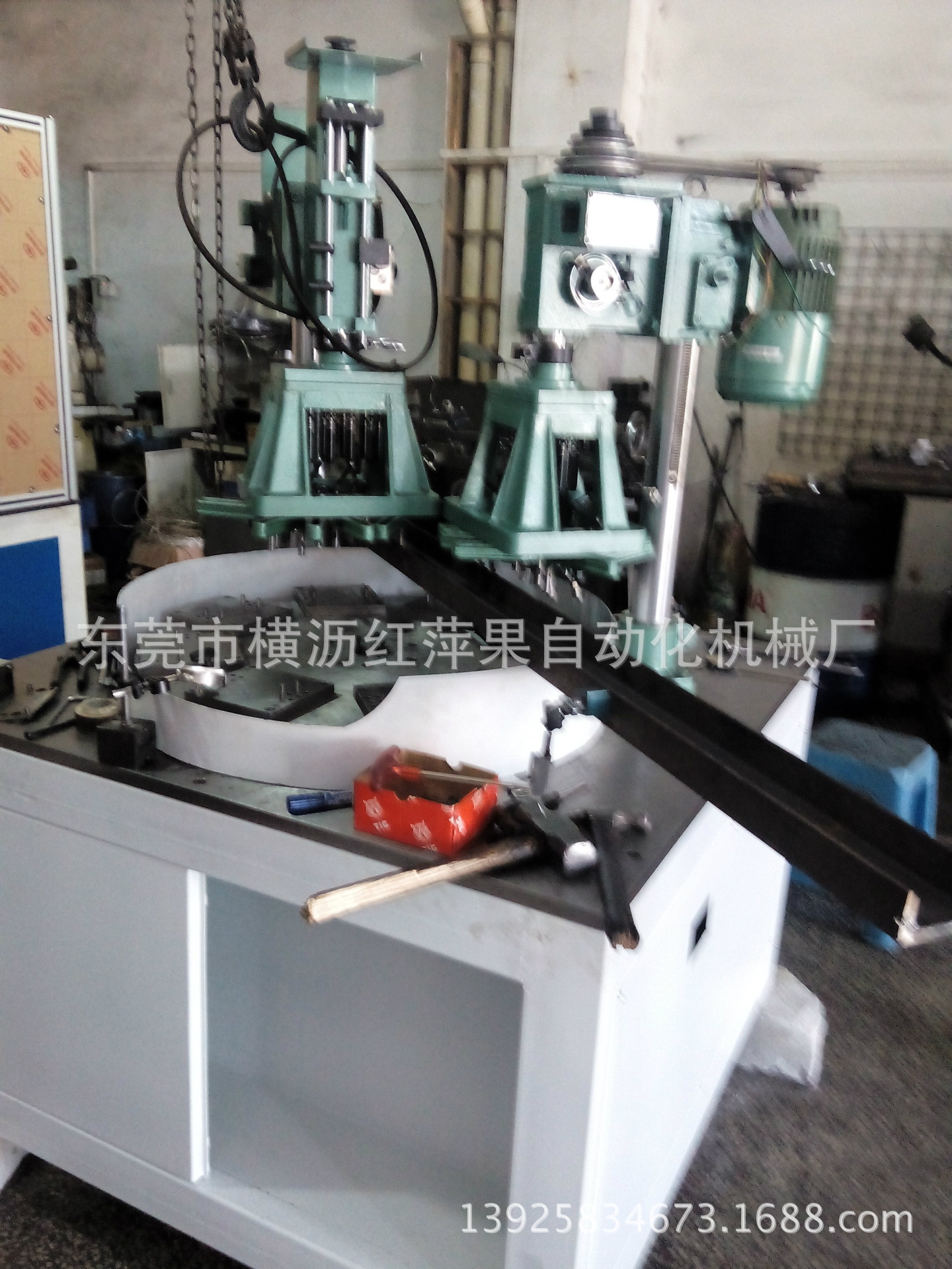 多轴钻孔..攻牙机