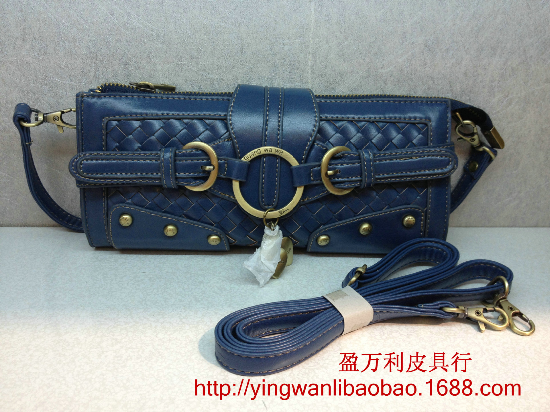 柳釘單肩斜跨包08