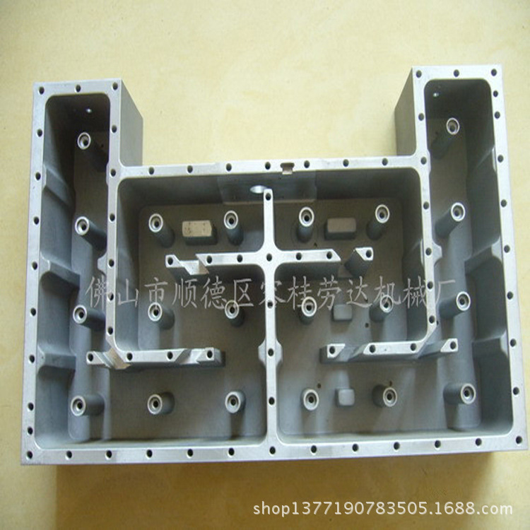 高速钻孔攻牙机机身 专业机械供应TP600加工中心 劳达厂家直销