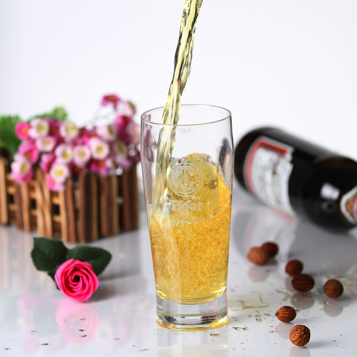 啤酒杯  人工吹制 啤酒杯 有柄啤酒杯 手握啤酒杯 花纸啤酒杯