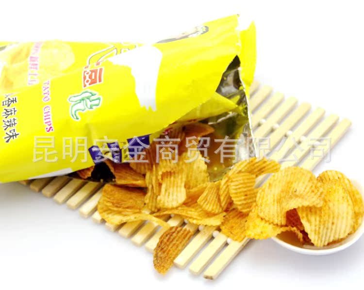天使土豆片18克/袋 云南特產(chǎn)膨化薯片休閑零食品 批發(fā)一件代發(fā)