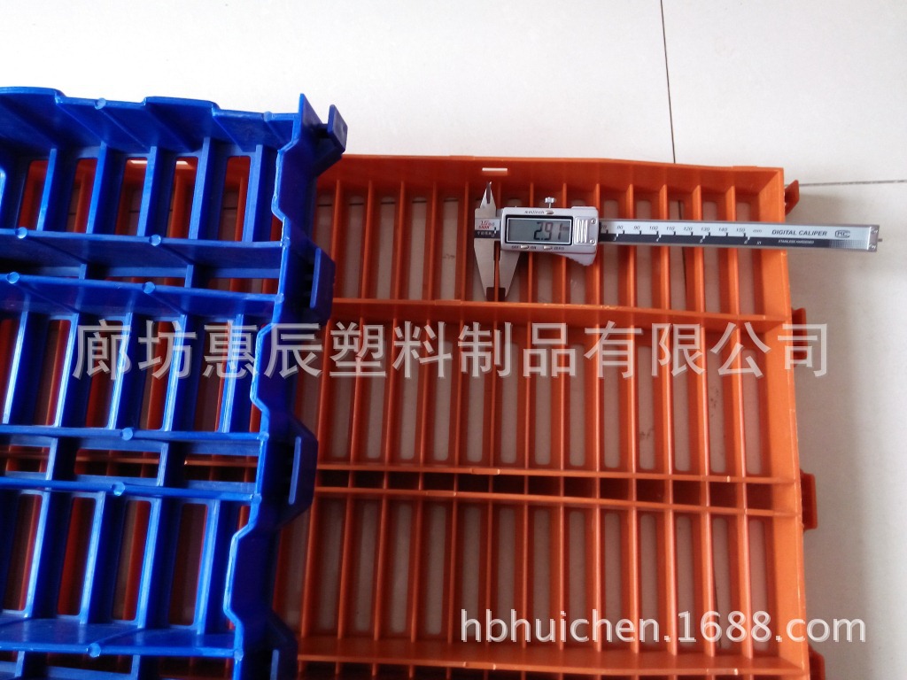 卡尺测量其他地板背筋厚度