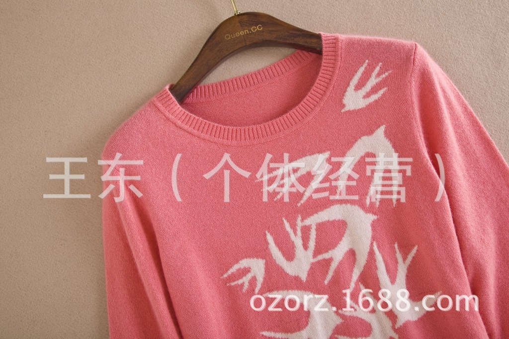 精致灵动毛绒绒柔软舒适燕子提花中长款羊毛羊绒针织衫