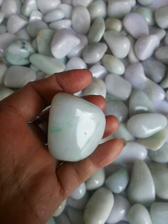 缅甸天然随形手感特别好质色好手把件翡翠