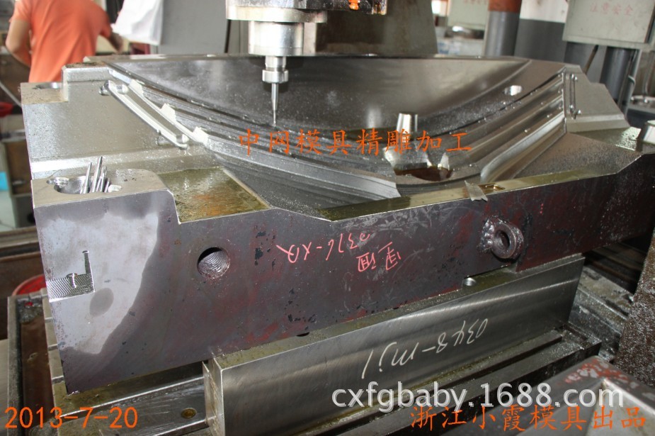 浙江小霞模具加工中的模具 (29)