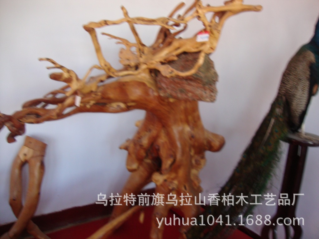 内蒙古乌拉山香柏木工艺品厂成立于2009年,我厂是根雕,石雕,香柏木