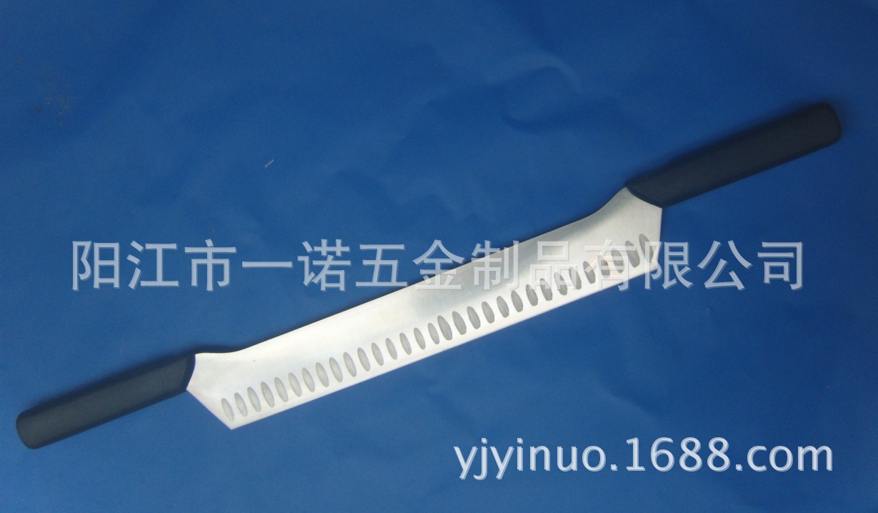 4芝士双面单面切刀总长590mm,柄长140mm,五金刀口长305mm,刀片宽49mm