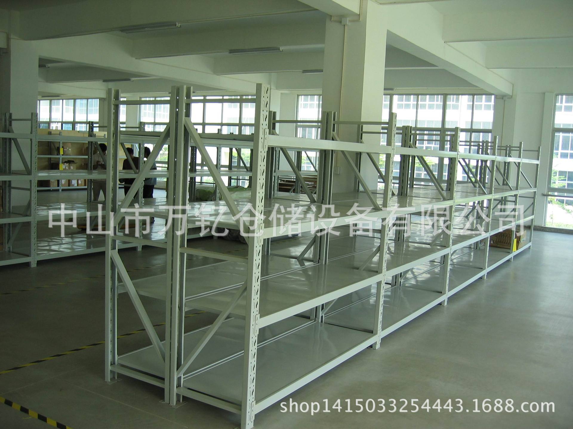 胡蝶孔货架灰白色安装整体效果