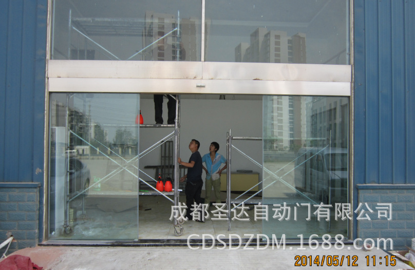 新都工业东区黄鹤路感应门1