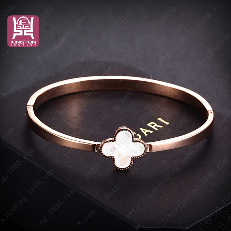 欧美风经典款珍珠母贝四叶草手镯 钛钢真空镀金K18手环 外贸原品