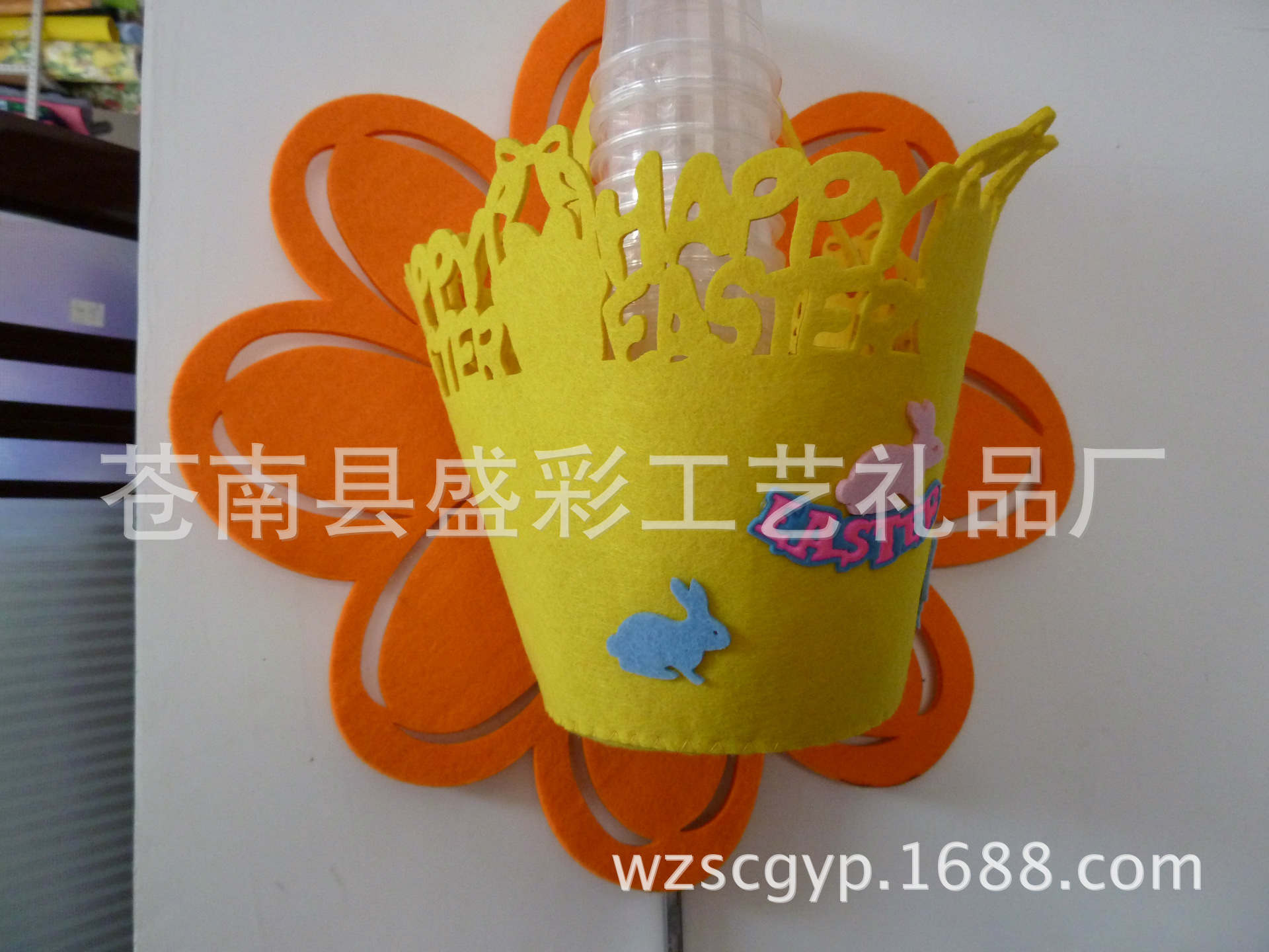 严重油污时,可用洗洁精擦拭油污处,然后放在流水下冲洗,注意 清洁时不