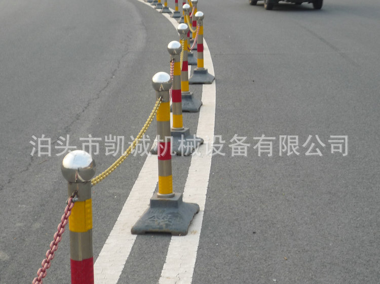 供应护栏底座,公路墩子,马路墩300*400