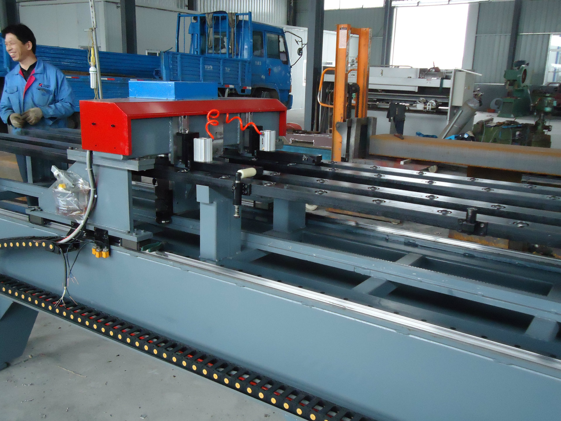 供应 1000-10000mm数控冲床侧送料机 青岛厂家 质量可靠