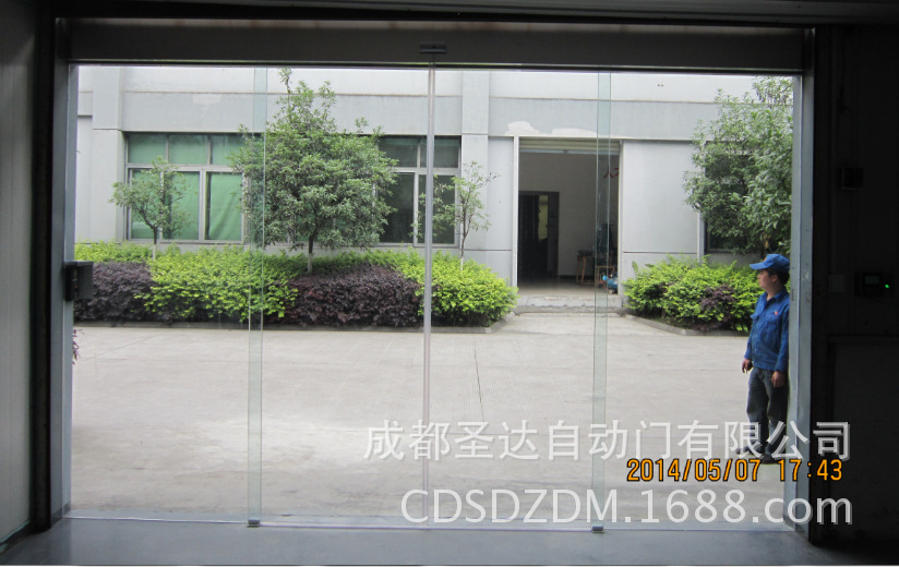 郫县现代工业港指纹考勤门4