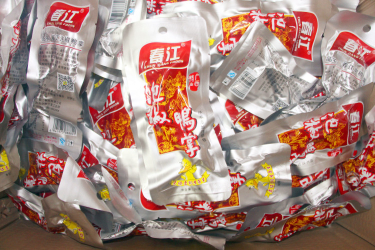广西特产 春江泡椒鸭掌32g 香辣卤味爽脆休闲食品 整箱200个