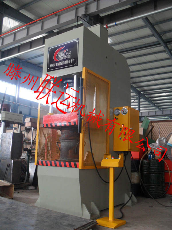 100吨单柱液压机