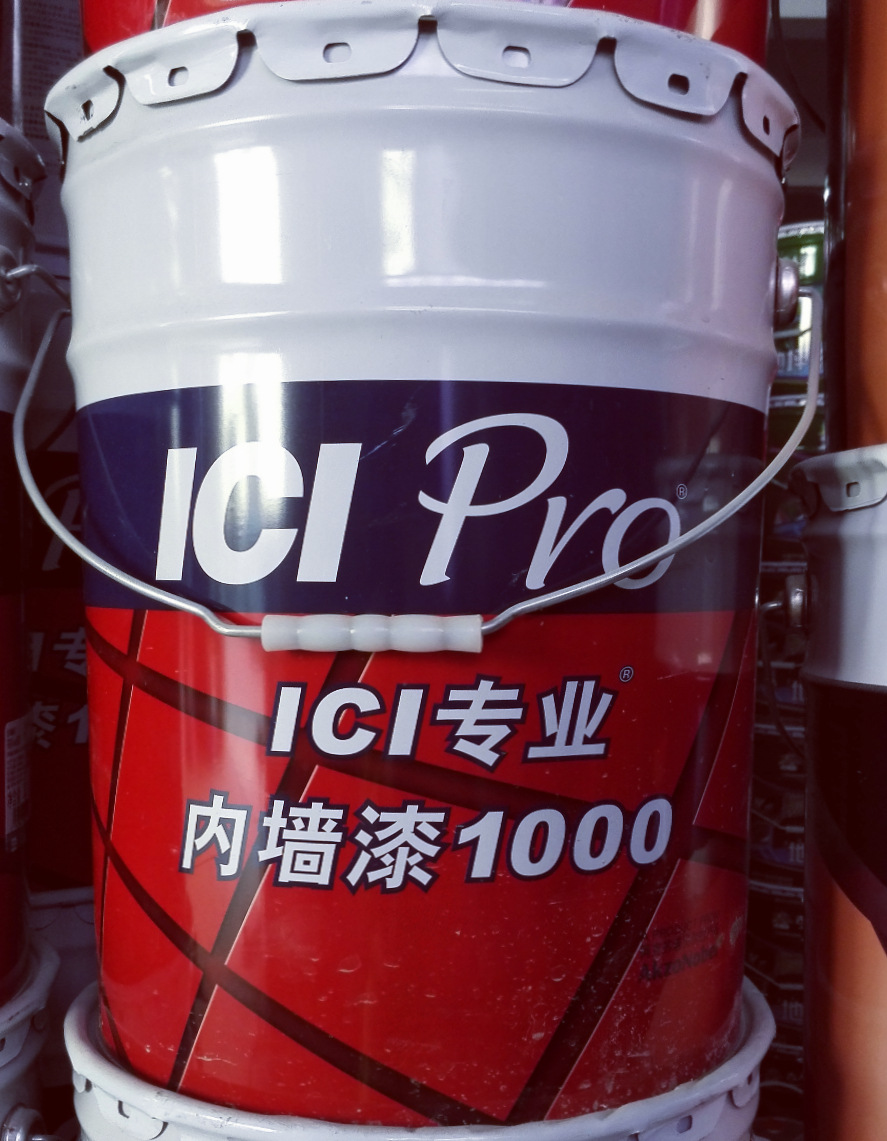 多乐士内墙漆1000可用涂刷或滚涂方法,通常涂两遍,正常情况下每遍间隔