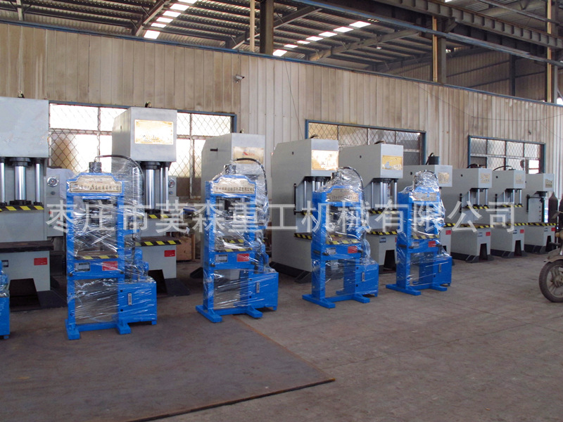 液压机成品区域