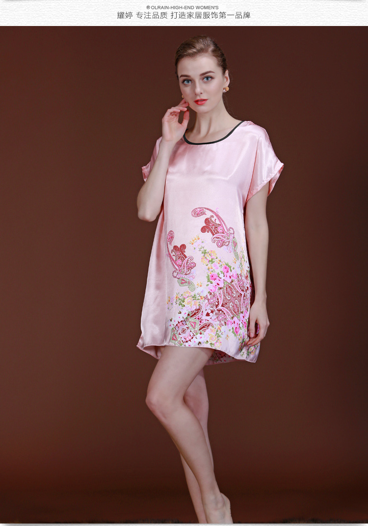 模特展示香槟_04