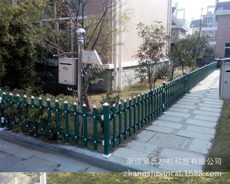 章氏pvc草坪护栏 塑料围栏 园艺栅栏 花坛市政护栏 墨绿色护栏