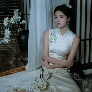 2025晨袍夏季中式旗袍便裝國風訂婚新娘白色改良旗袍禮服連衣裙女