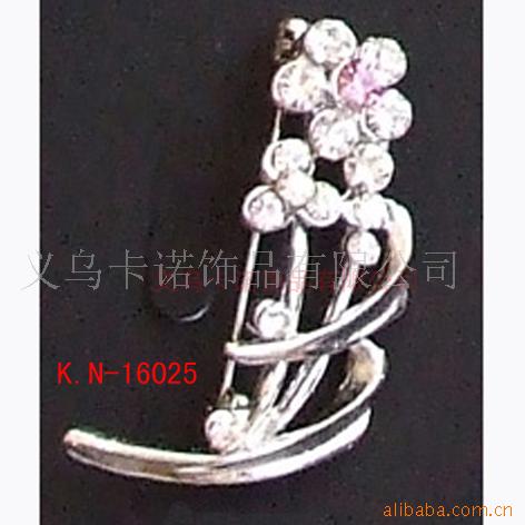 合金胸针