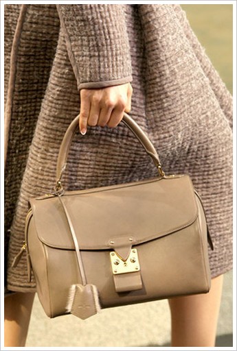 Louis Vuitton 2010ﶬ¿ִ ִ Ů Ʒ ʱа 