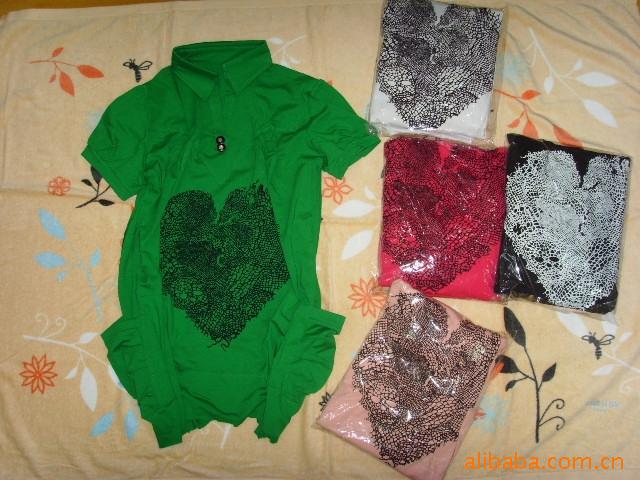 00元/件 供应商:大连秋秋服饰商行 产品名称:批发韩版胶印套装636