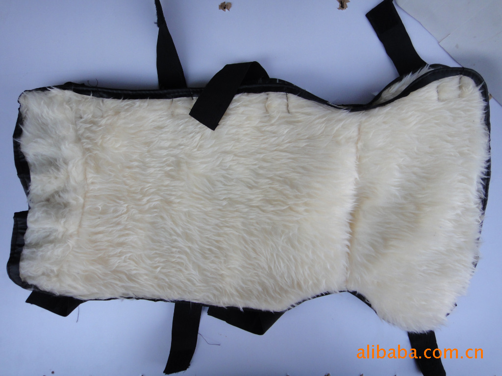 提供厂家直销高质量的羊皮整张精品护膝,黑色,保暖效果好.