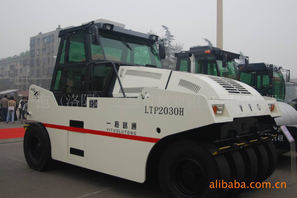 供應原一拖洛陽路通牌,26噸輪胎式靜碾壓路機road roller