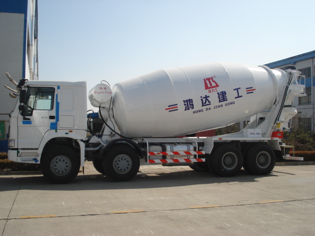 [供应]山东鸿达2.6方混凝土搅拌车(图)