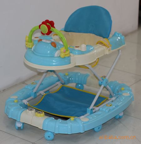 卡通最新款式学步车,造型新颖,宝宝玩坐乐趣无穷