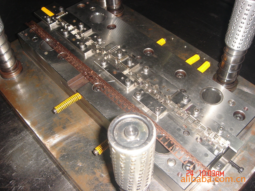 连续模 连续拉升 五金冲压 模具开发 产品生产 模具装配 冲压拉
