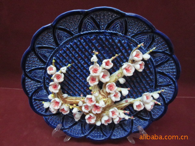 供应陶瓷工艺品/桃花花盘/手工花盘/镂空花盘家居摆挂件