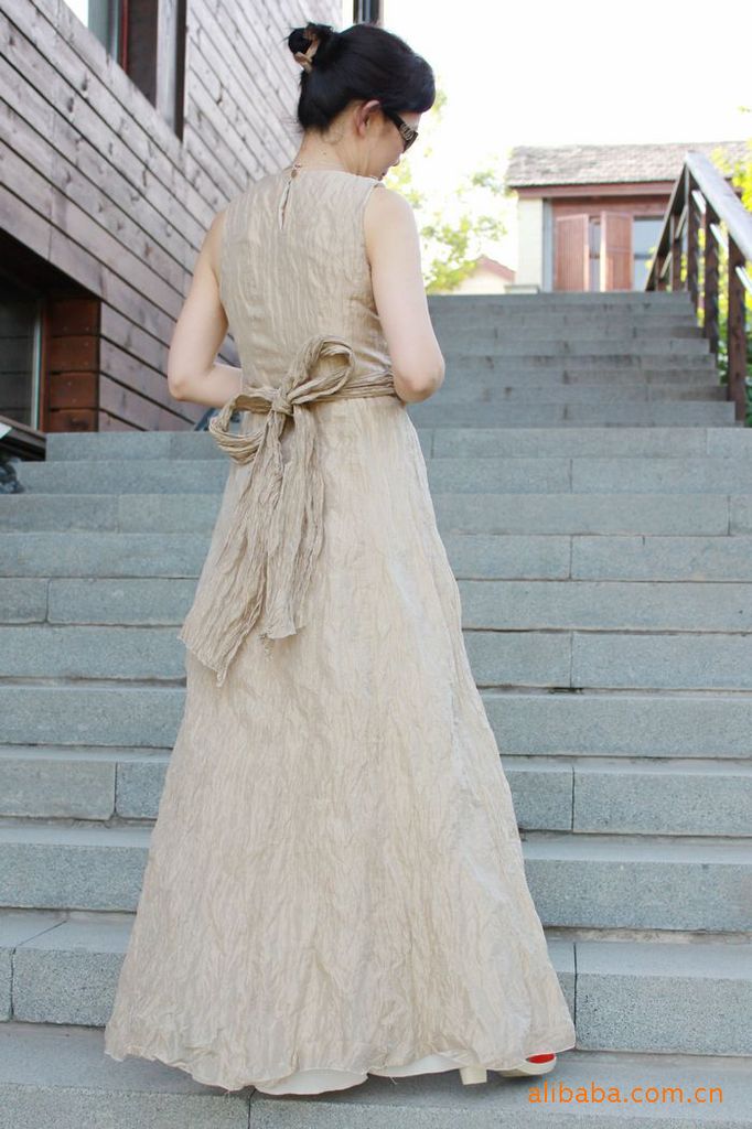 2011新款 超美褶皱大v领拖地长裙 低价正品