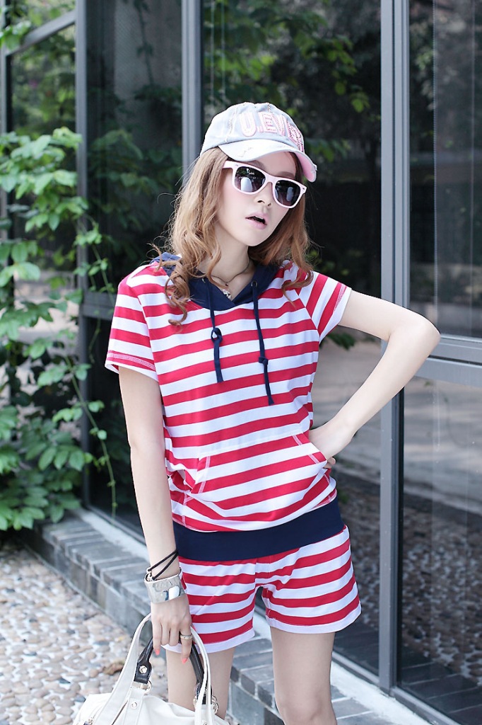 2013韩国休闲运动套装 宽条纹带帽短袖运动服 大码女装套装 6123