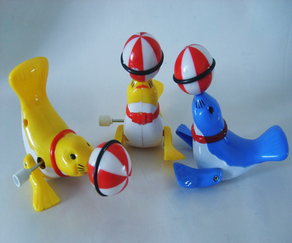 经典发条玩具 小海豚 小海狮行走杂技顶球 360度旋转好玩搞笑