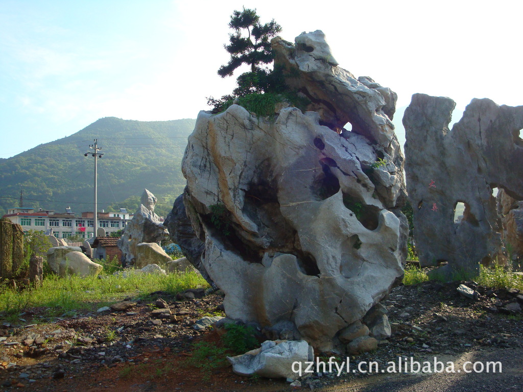 假山石材,景觀石,鵝卵石,刻字石,千層石,太湖石,龍骨石等產品專業生產