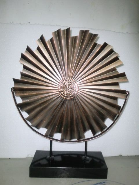 装饰铁艺摆件 金属雕塑 酒店会所雕塑工深圳金属雕塑 金属圆片雕塑