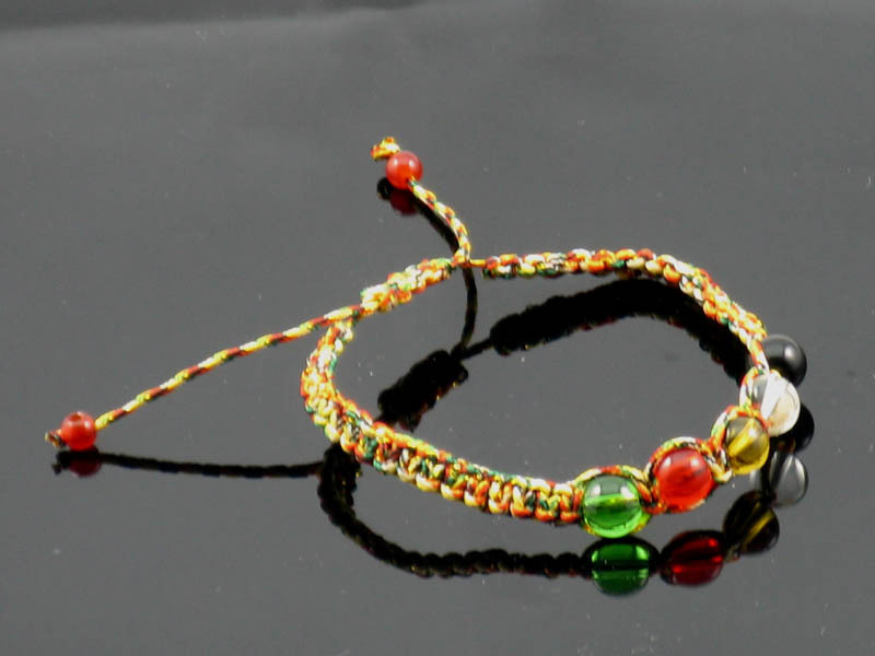 小饰品特价现货地摊热卖 纯手工编织五彩绳镶嵌彩珠男女手链批发图片