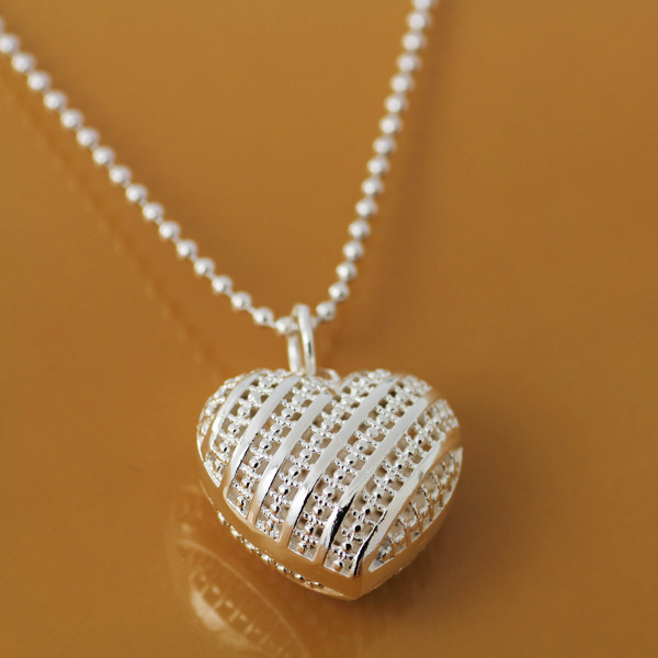 网络热销全网最低价出口首饰欧美精品条纹立体心形项链现货供应