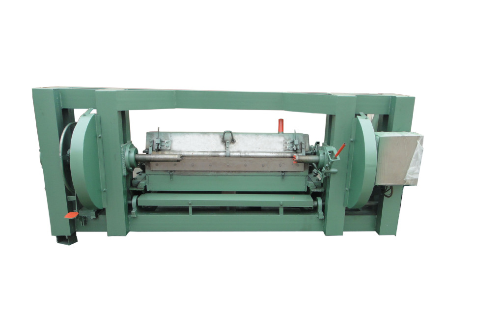 费县森达130型有卡带变速箱旋切机,旋切夹芯板,木皮