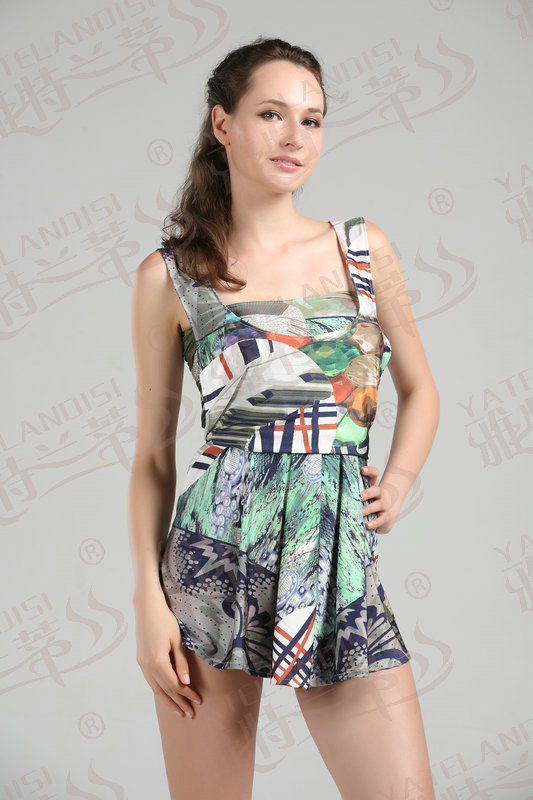 央视上榜品牌女装百搭清晰 百变裙子